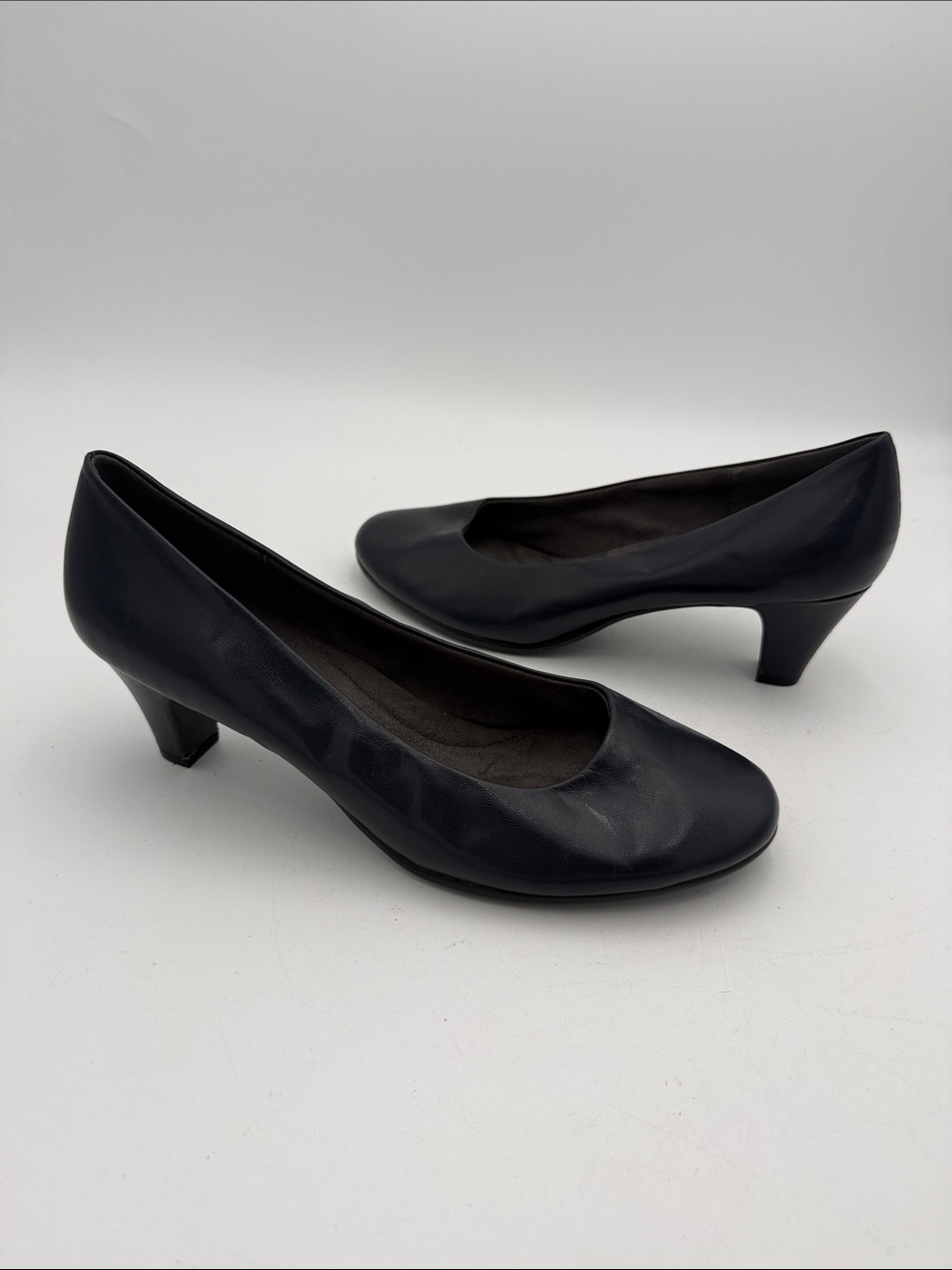 AEROSOLES Black Mid-Heel Rounded Toe Pumps women 10.5W classic office retro Y2K